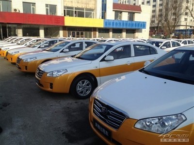 奔腾B50出租车强势入驻邢台瑞腾4S店 引领出租行业新潮流